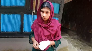 গৃহপরিচারিকা আয়েশা