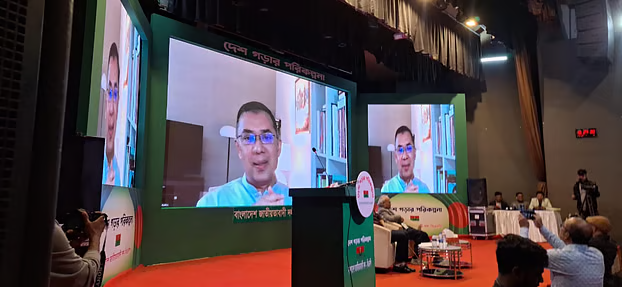 ঢাকার ফার্মগেটে ‘দেশ গড়ার পরিকল্পনা’ অনুষ্ঠানে ভার্চ্যুয়ালি যুক্ত হয়ে বক্তব্য দেন বিএনপির ভারপ্রাপ্ত চেয়ারম্যান তারেক রহমান ।