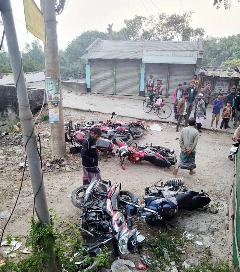 কালীগঞ্জে বিএনপি&#x27;র কমিটি গঠনকে কেন্দ্র করে দু,পক্ষের সংঘর্ষ